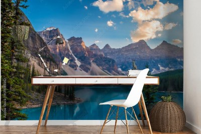 Fototapeta Sceniczny widok na jezioro w Parku Narodowym Banff