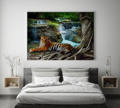 tygrys-nad-wodospadem