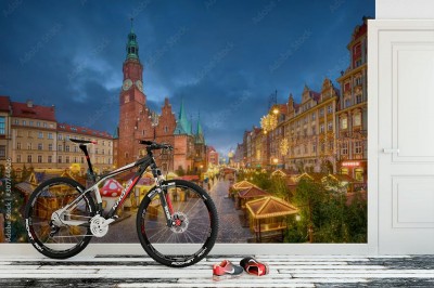 Fototapeta Jarmark bożonarodzeniowy na rynku o zmierzchu we Wrocławiu w Polsce