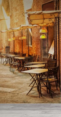 Fototapeta Kawiarnia na świeżym powietrzu na starej ulicy