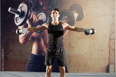 Fototapeta Trening silnego ciała kobiety