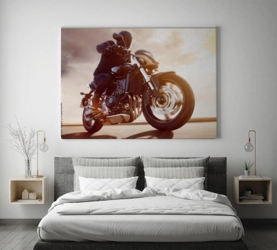 motocykl-o-zachodzie-slonca