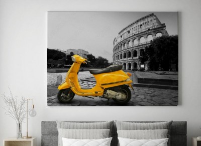 Obraz na płótnie Żółty skuter na tle Koloseum