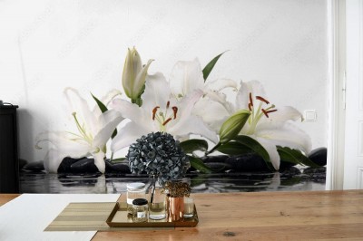 Fototapeta Lilie Madonny z kamieniem spa i odbiciem