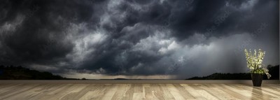 Fototapeta Niebo z ciemnymi chmurami burzowymi