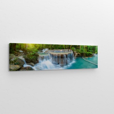szeroka-panorama-egzotycznego-wodospadu