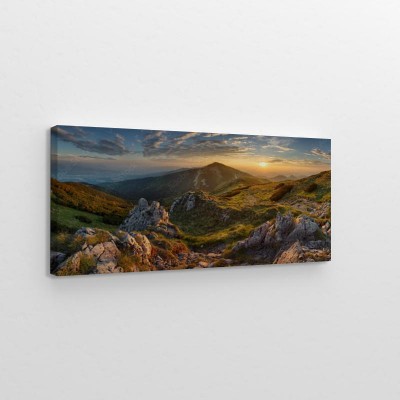 Obraz na płótnie Panorama skalistych wzgórz przy zachodzącym słońcu
