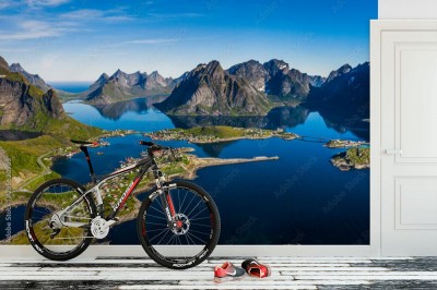 Fototapeta Lofoty to archipelag otoczony górami w Norwegii