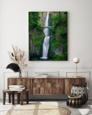 Obraz na płótnie Wodospad Multnomah Falls z gładką wodą z fotografii o długim czasie naświetlania