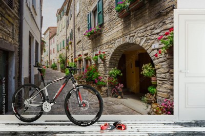 Fototapeta Włoska ulica w małym prowincjonalnym miasteczku Toskanii