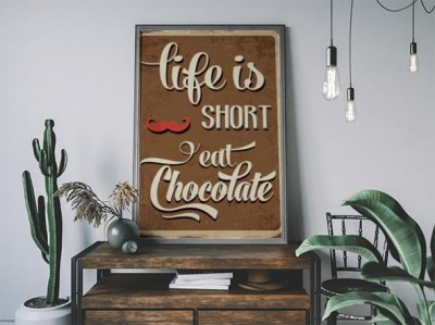 Plakat z napisem „Życie jest krótkie, jedz czekoladę”