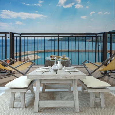 Fototapeta z tarasem i widokiem na morze pod błękitnym niebem