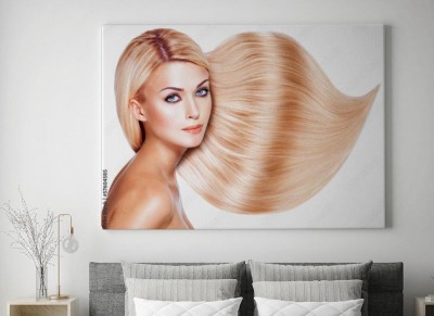 Obraz na płótnie Piękna kobieta z długimi blond włosami