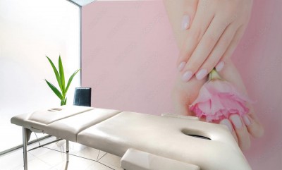 Fototapeta Manicure w różowej scenerii