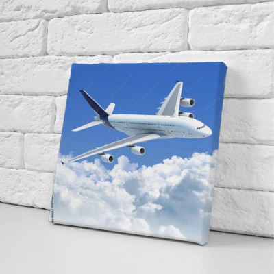 samolot-lecacy-nad-chmurami