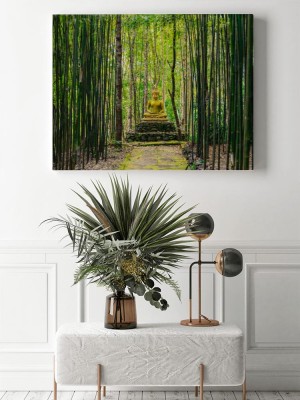 Obraz na płótnie Buddha statua po środku bambusowego lasu 