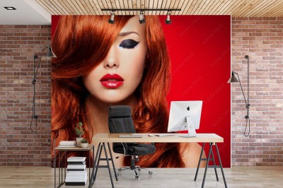 Fototapeta Portret kobiety z długimi czerwonymi włosami