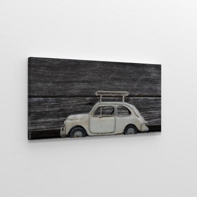 Obrazy do salonu RETRO - Klasyczny model samochodu na tle starego drewna