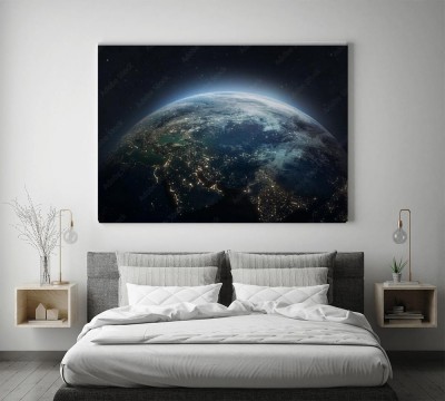 Obrazy do salonu Nocna planeta Ziemia w ciemnej przestrzeni kosmicznej