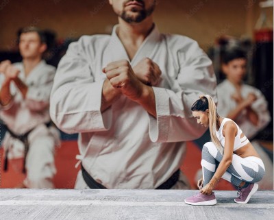 Fototapeta Zawodnicy sztuk walki doskonalą swoje umiejętności