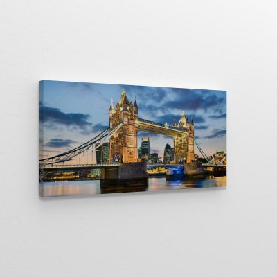 nocne-swiatla-na-tower-bridge-w-londynie