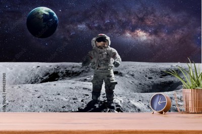 odwazny-astronauta-w-kosmodromie-na-ksiezycu