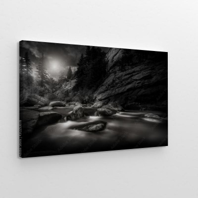 Obrazy do salonu Czarno-biała scena górskiej rzeki w Górach Skalistych w Kolorado