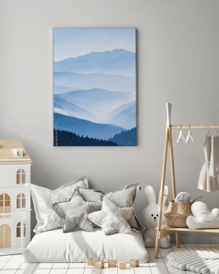 Obraz na płótnie Widnokrąg z zamglonymi górami w niebieskim odcieniu