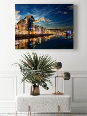 Obrazy do salonu Brzeg rzeki z charakterystycznym Żurawiem Gdańskim