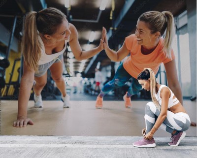 Fototapeta Dwie dziewczyny sportowe robią pompki w siłowni