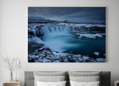 Obraz na płótnie Zimowy pejzaż Islandzkiego wodospadu