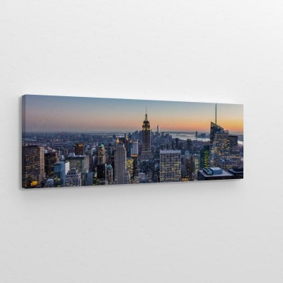 panorama-manhattanu-z-oswietlonym-empire-state-building