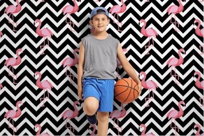 Fototapeta z flamingiem koloru różowego na czarnych zygzakowatych paskach