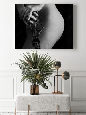 Obrazy do salonu Seksowne ciało z gitarą
