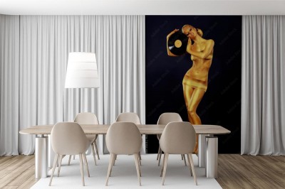 Fototapeta Kobieta Malowaną złotą płytą winylową