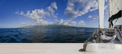 Fototapeta Panorama tajemniczej wyspy widziana z żaglówki