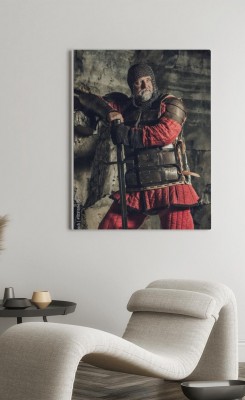 Obrazy do salonu Stary średniowieczny król w zbroi z mieczem
