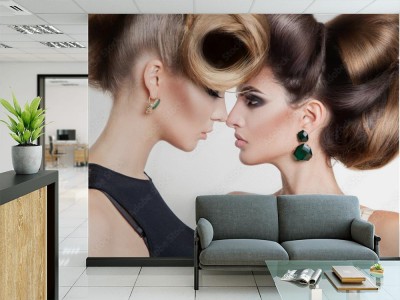 Fototapeta Portret dwóch seksownych kobiet z oryginalnymi fryzurami