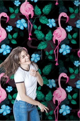 Tapeta czarna w różowe flamingi i zielone liście