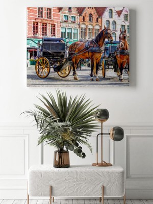 Obraz na płótnie Konie i powozy na głównym placu w Brugii w Belgii