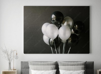 Obraz na płótnie Czarno-białe balony na ciemnym czarnym tle