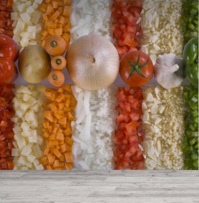 Fototapeta Różne warzywa pokrojone na kawałki i posortowane według koloru