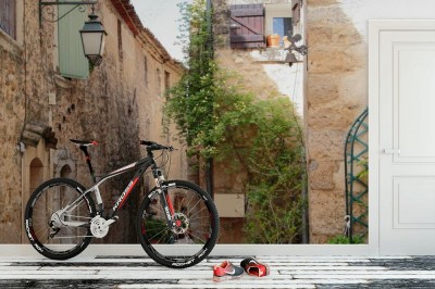 Fototapeta Wąska ulica w Prowansji