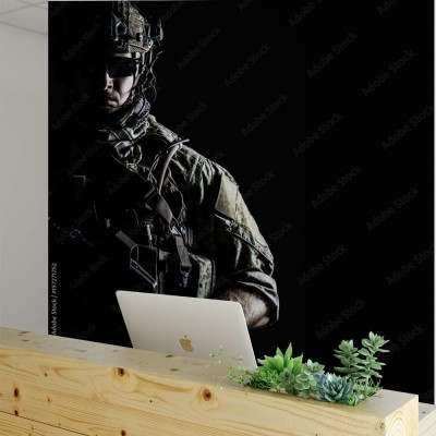 Fototapeta Elitarny członek Rangersów w hełmie bojowym i ciemnych okularach