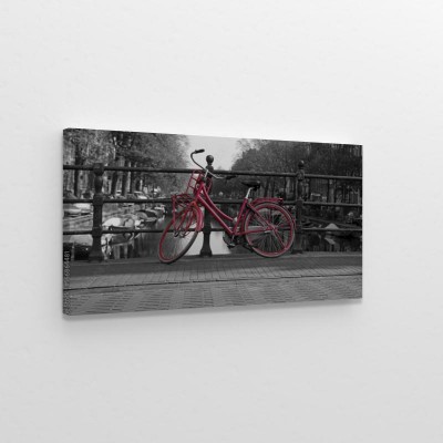 czarno-bialy-widok-amsterdamu-z-czerwonym-rowerem