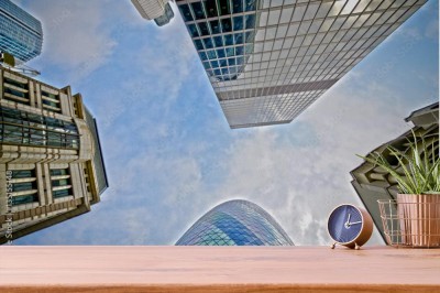 Fototapeta Budynki w Londynie od dołu  Strzał High Dynamic Range