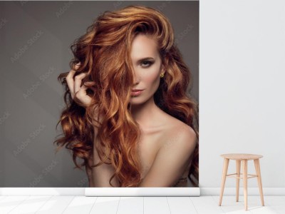 Fototapeta Portret kobiety z włosami w kolorze imbiru