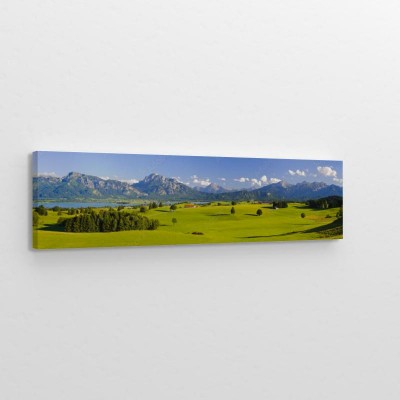 panorama-krajobrazu-w-bawarii-z-alpami-gorami-i-lakami-w-allgau