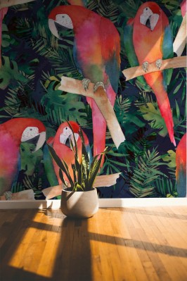 Tapeta w kolorowe papugi na tle egzotycznych liści