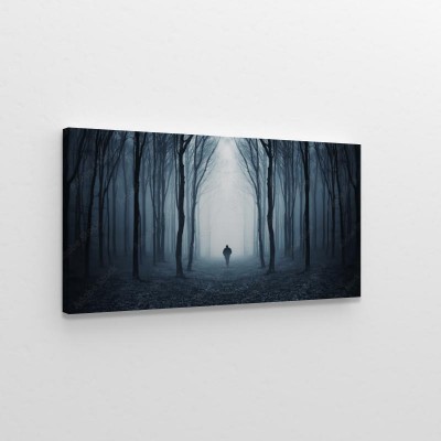 Obraz na płótnie Samotny człowiek w lesie